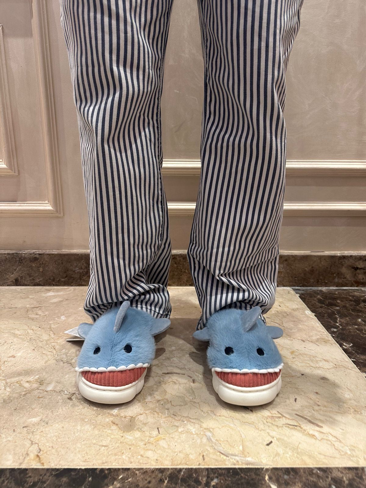 SHARK SLIPPER